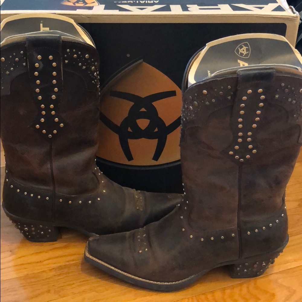 EUC Ariat boots size 7.5